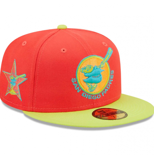 Topi dengan kombinasi warna neon yang mencolok